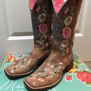 *ON SALE!!* Macie Bean women’s square toe boots